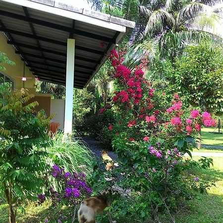 Aathid Garden Khao Lak Villa ภายนอก รูปภาพ